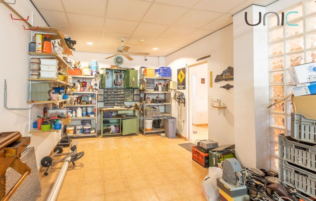 5 bedroom Villa for sale in La Nucia with pool garage - € 399,000 (Ref: 9547393)