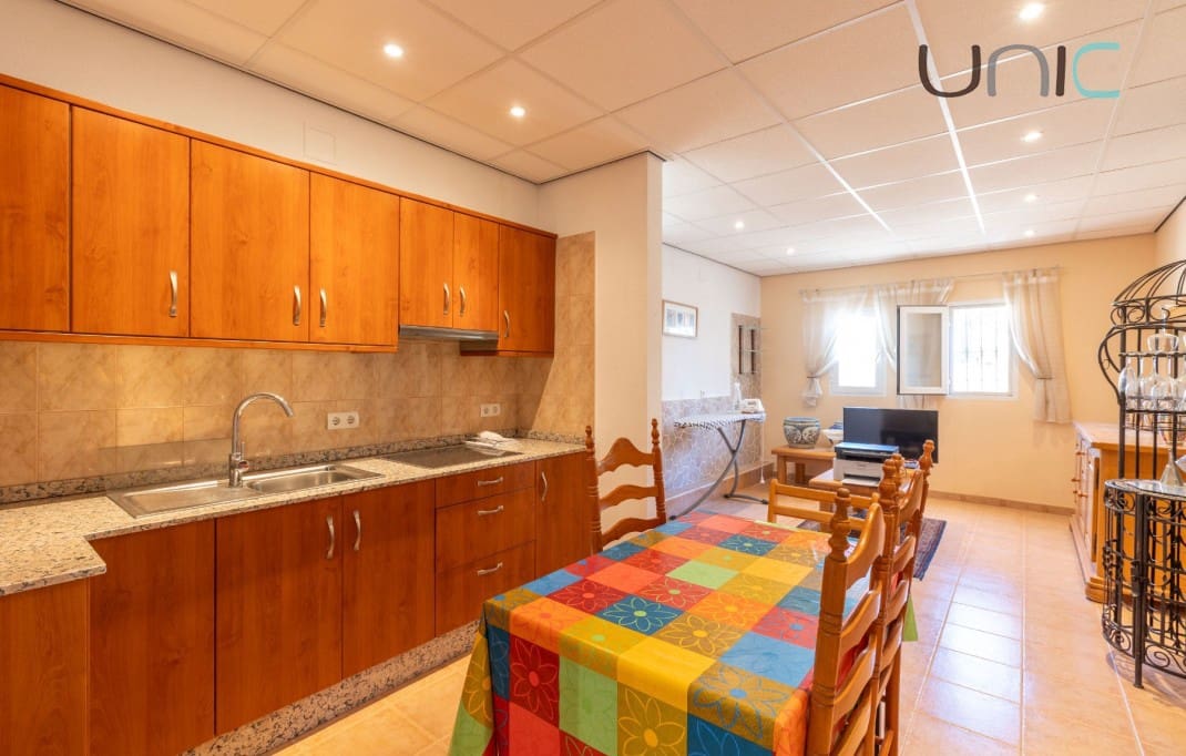 5 bedroom Villa for sale in La Nucia with pool garage - € 399,000 (Ref: 9547393)