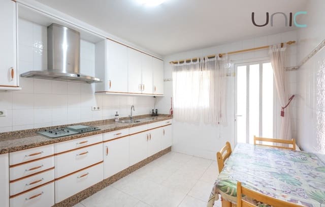 5 soveværelse Villa til salg i La Nucia med swimmingpool - € 399.000 (Ref: 9547393)