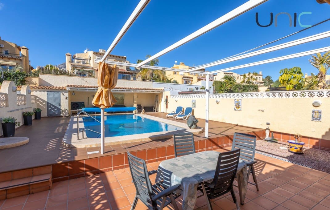 5 bedroom Villa for sale in La Nucia with pool garage - € 399,000 (Ref: 9547393)