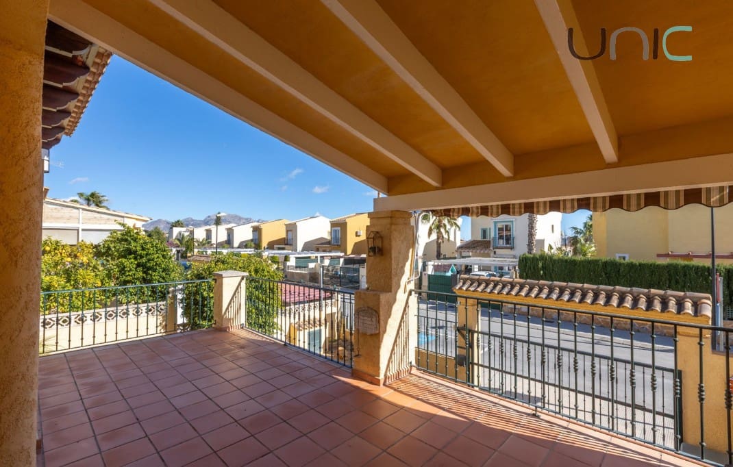 5 bedroom Villa for sale in La Nucia with pool garage - € 399,000 (Ref: 9547393)