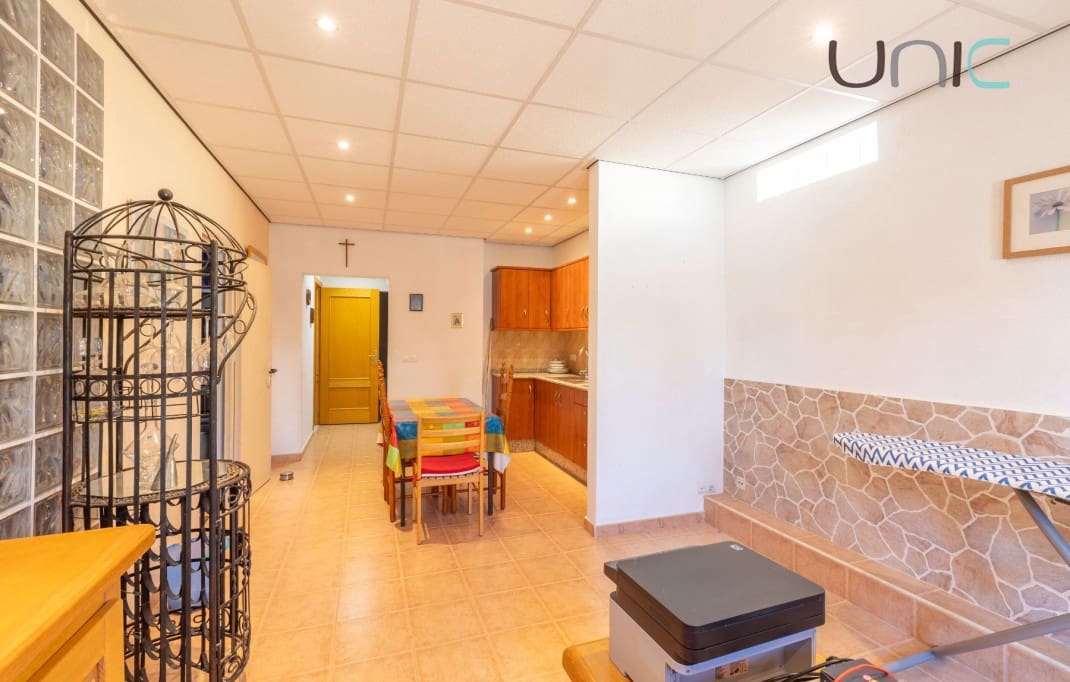 5 bedroom Villa for sale in La Nucia with pool garage - € 399,000 (Ref: 9547393)