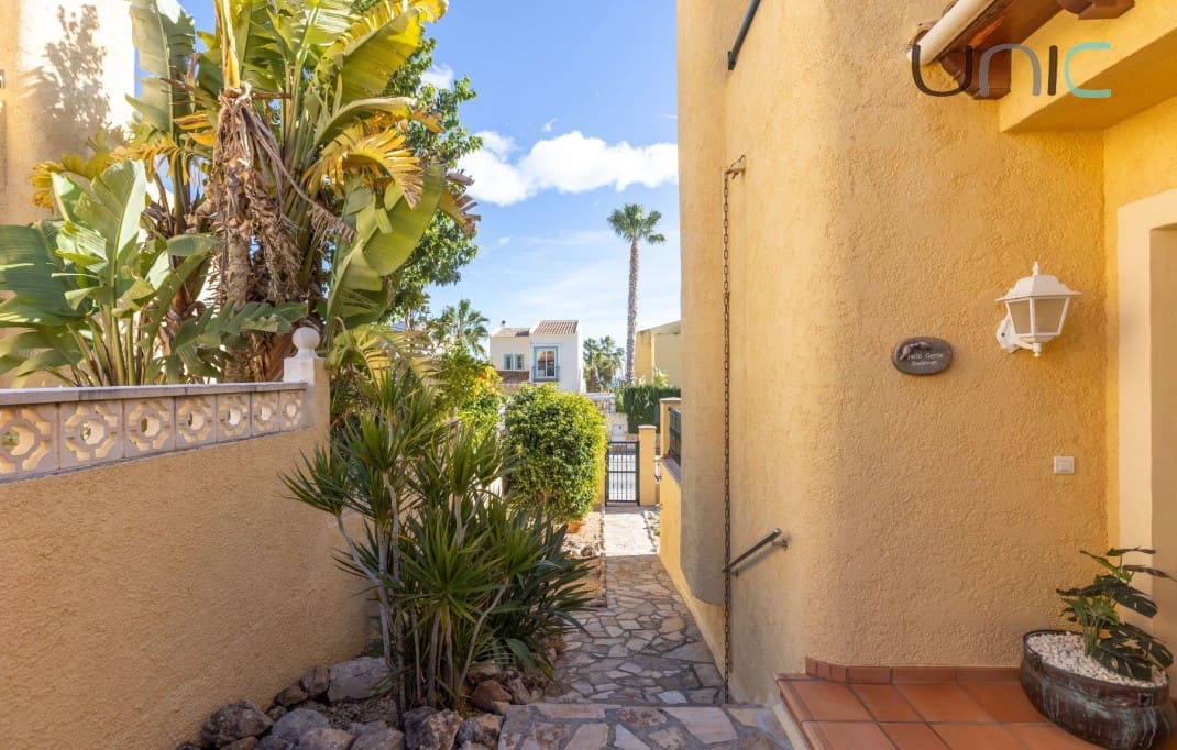 5 bedroom Villa for sale in La Nucia with pool garage - € 399,000 (Ref: 9547393)