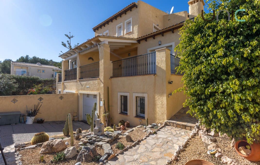 5 bedroom Villa for sale in La Nucia with pool garage - € 399,000 (Ref: 9547393)