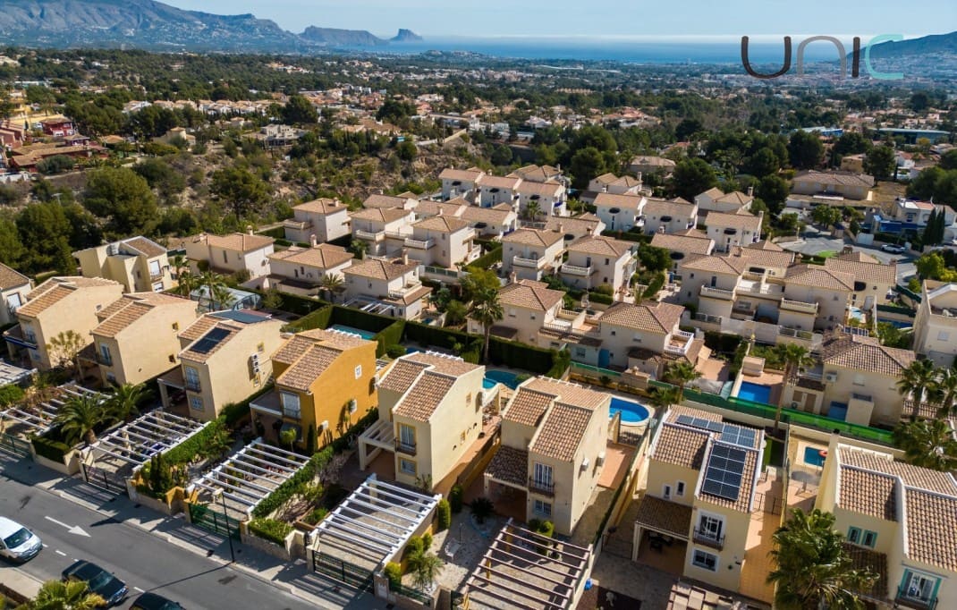 5 bedroom Villa for sale in La Nucia with pool garage - € 399,000 (Ref: 9547393)