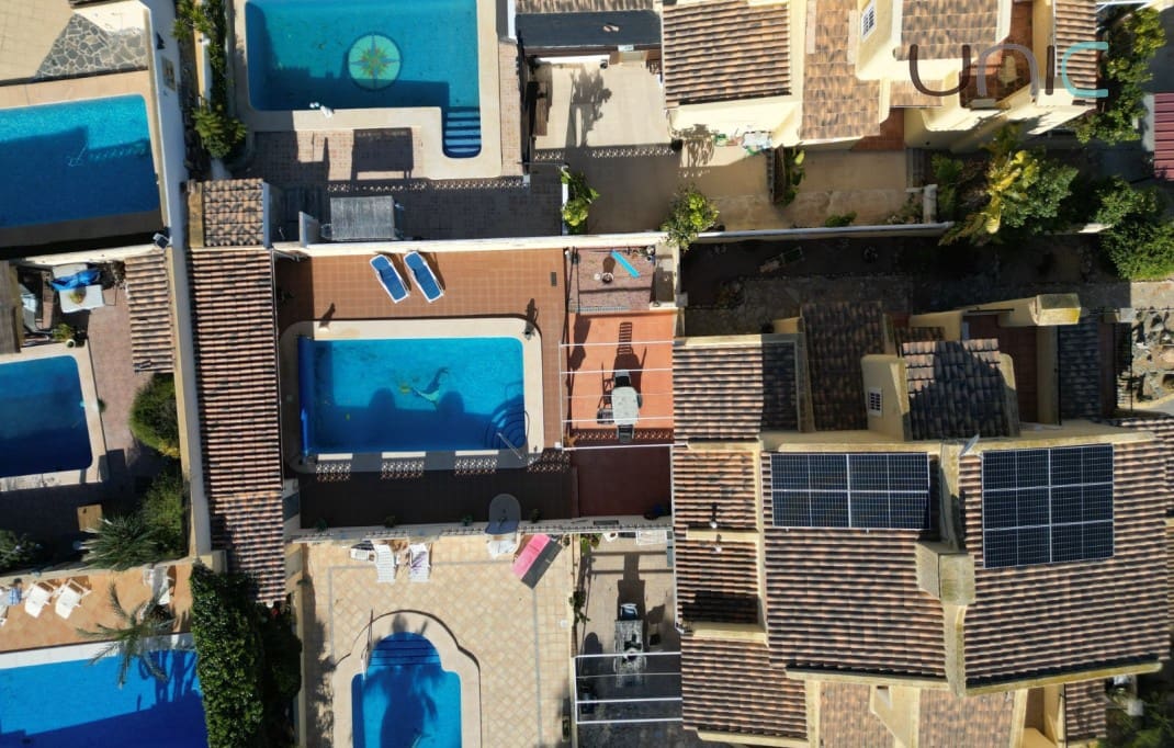 5 bedroom Villa for sale in La Nucia with pool - € 399,000 (Ref: 9547393)