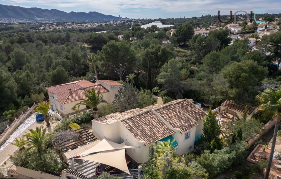 3 bedroom Villa for sale in Altea with pool - € 480,000 (Ref: 9580328)