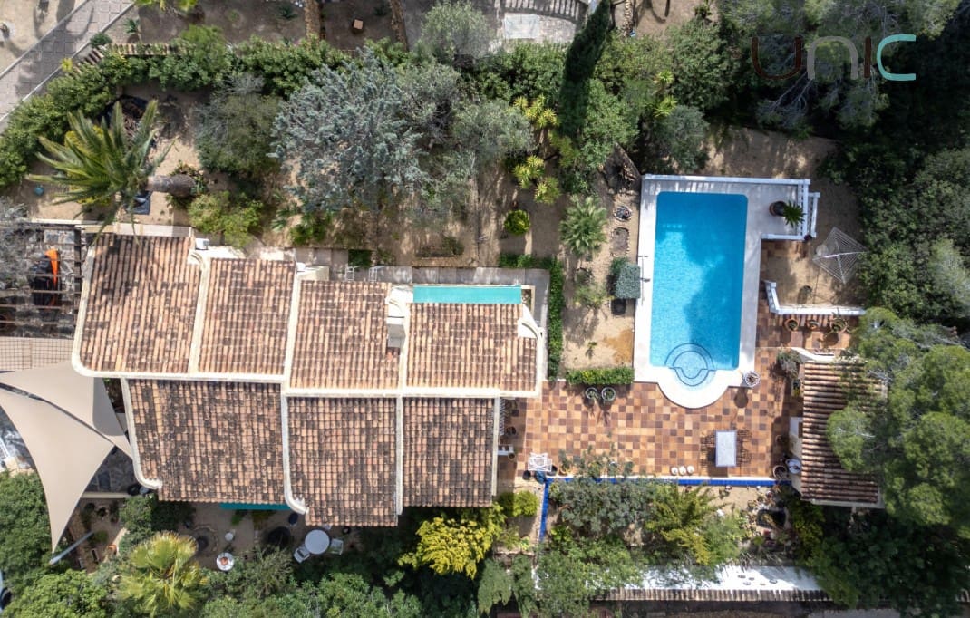3 bedroom Villa for sale in Altea with pool - € 480,000 (Ref: 9580328)