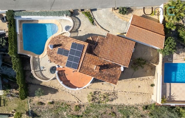 2 soveværelse Villa til salg i La Nucia med swimmingpool garage - € 380.000 (Ref: 9585240)