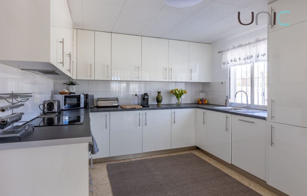 4 quarto Moradia para venda em La Nucia com garagem - 399 000 € (Ref: 9688495)