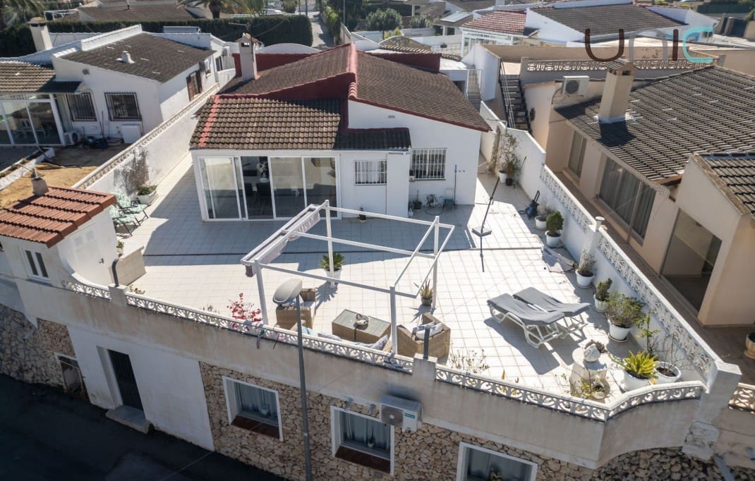 4 quarto Moradia para venda em La Nucia com garagem - 399 000 € (Ref: 9688495)