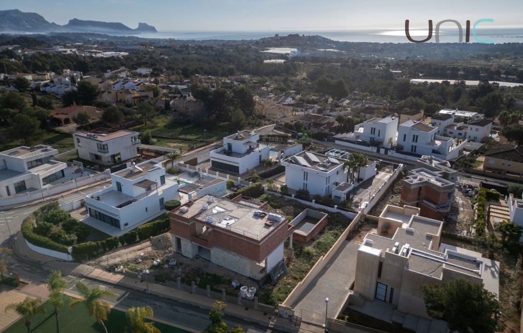 4 bedroom Villa for sale in La Nucia with pool - € 790,000 (Ref: 9694094)