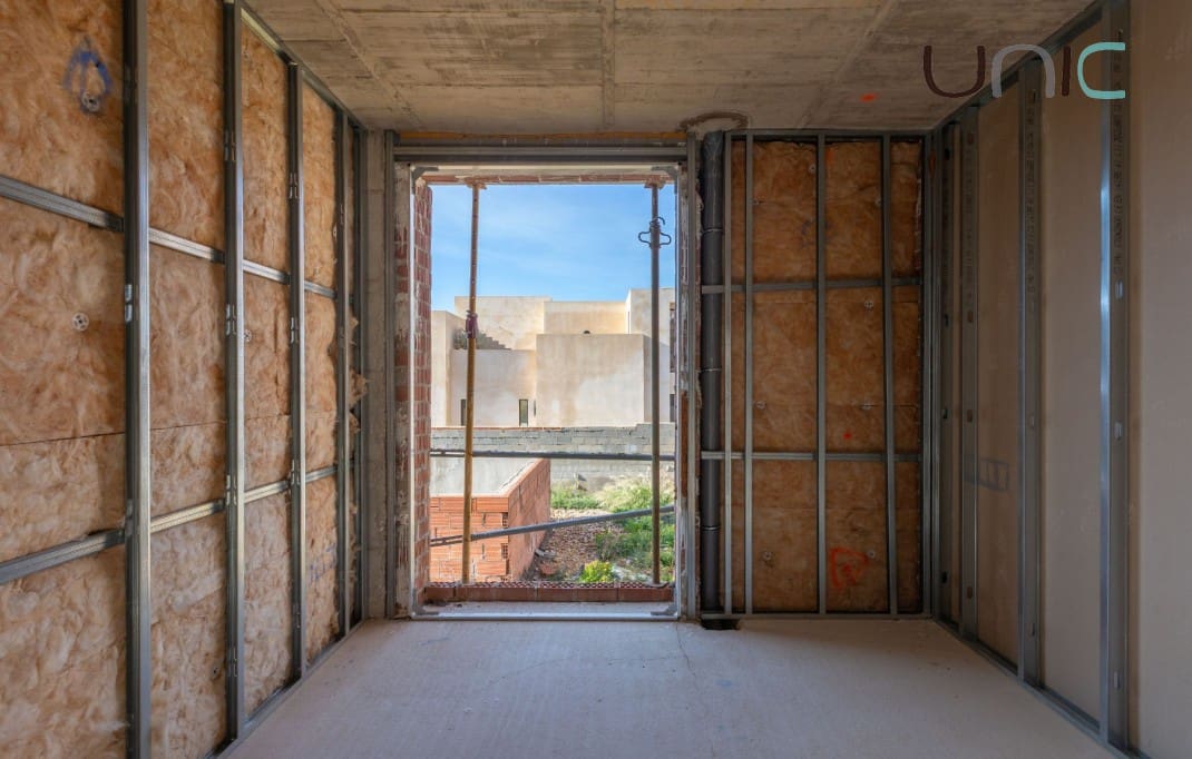 4 bedroom Villa for sale in La Nucia with pool - € 790,000 (Ref: 9694094)