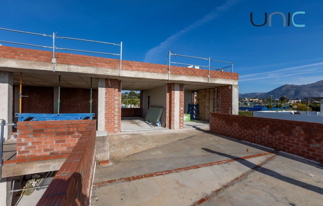 4 bedroom Villa for sale in La Nucia with pool - € 790,000 (Ref: 9694094)