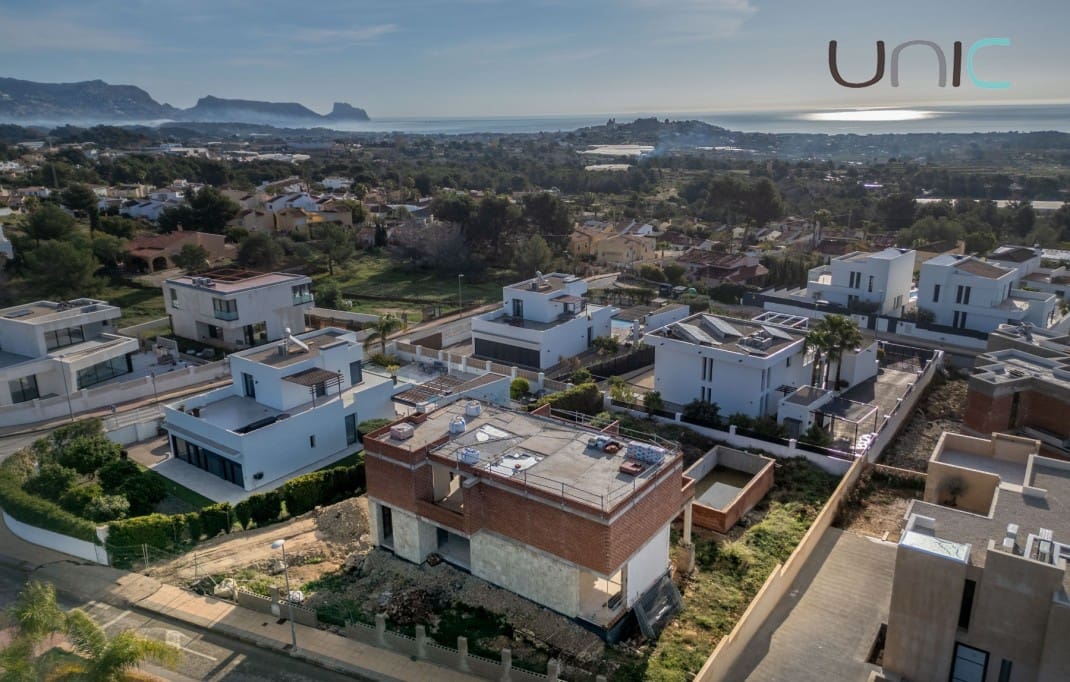 4 bedroom Villa for sale in La Nucia with pool - € 790,000 (Ref: 9694094)