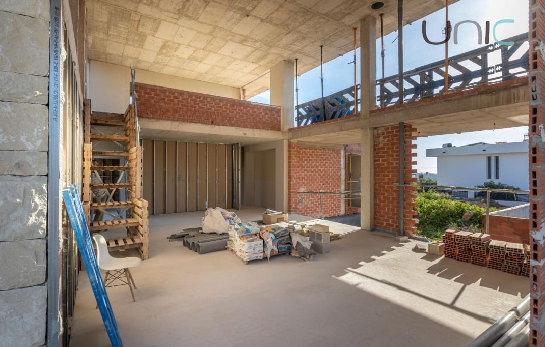 4 bedroom Villa for sale in La Nucia with pool - € 790,000 (Ref: 9694094)