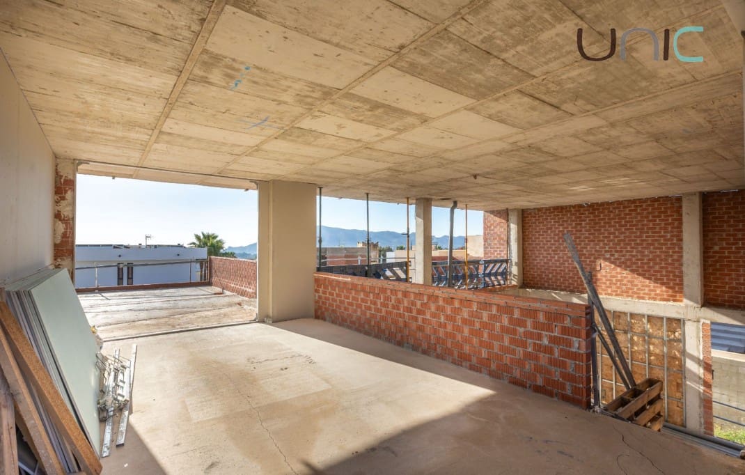 4 bedroom Villa for sale in La Nucia with pool - € 790,000 (Ref: 9694094)