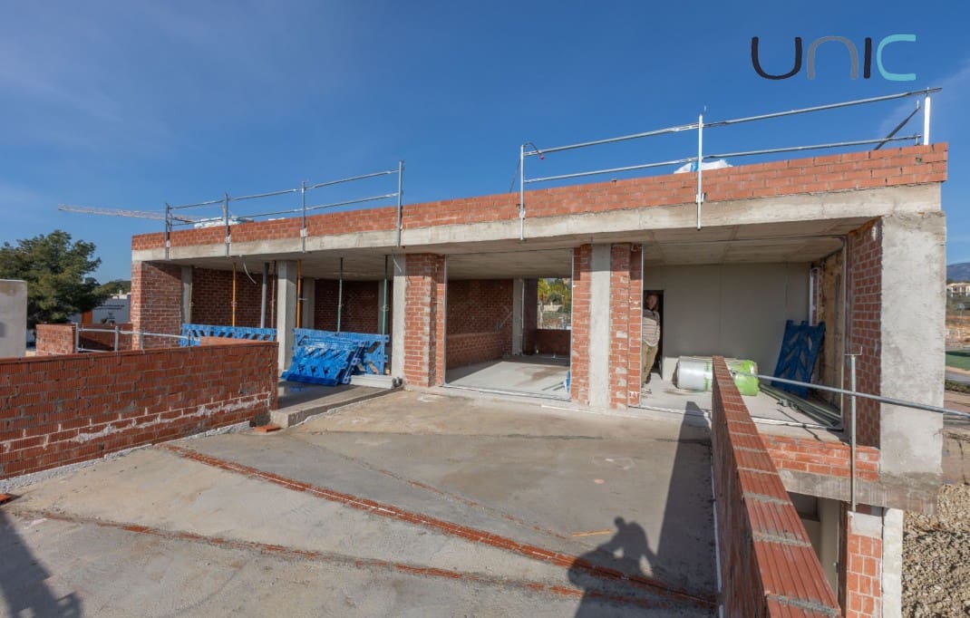 4 bedroom Villa for sale in La Nucia with pool - € 790,000 (Ref: 9694094)