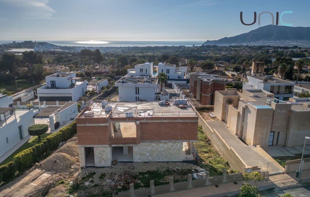 4 bedroom Villa for sale in La Nucia with pool - € 790,000 (Ref: 9694094)