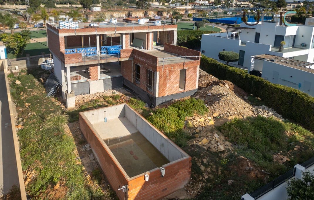 4 bedroom Villa for sale in La Nucia with pool - € 790,000 (Ref: 9694094)