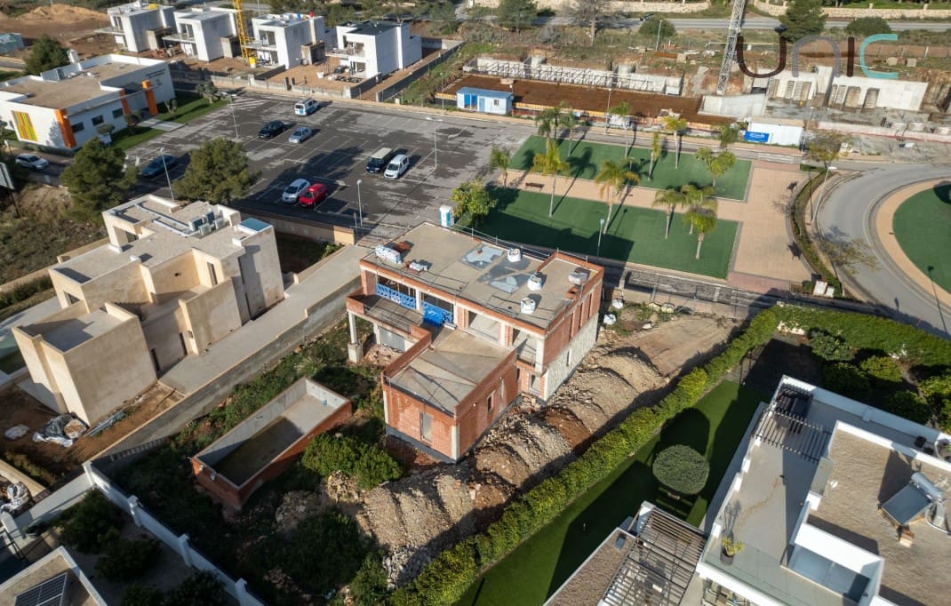 4 bedroom Villa for sale in La Nucia with pool - € 790,000 (Ref: 9694094)