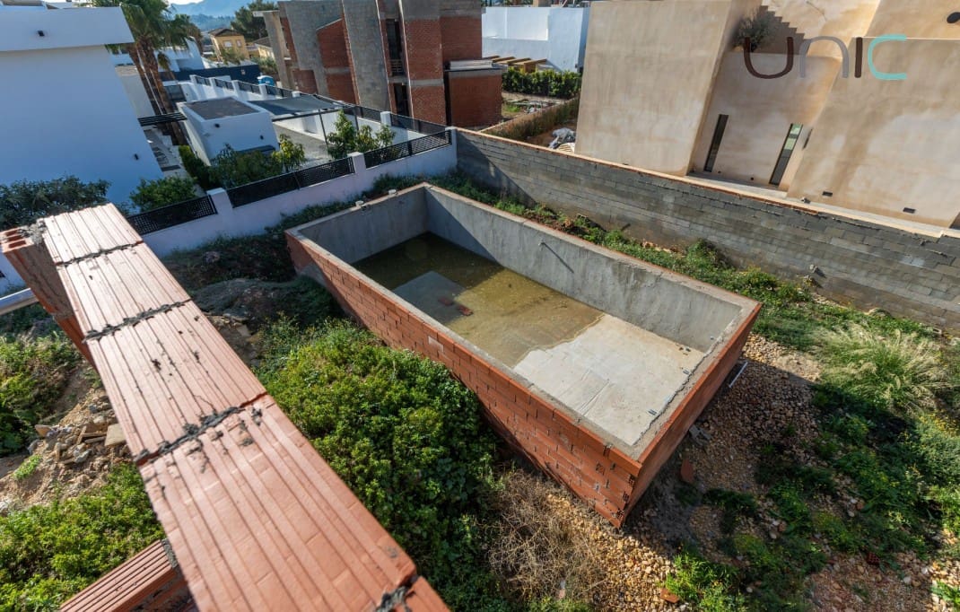 4 bedroom Villa for sale in La Nucia with pool - € 790,000 (Ref: 9694094)