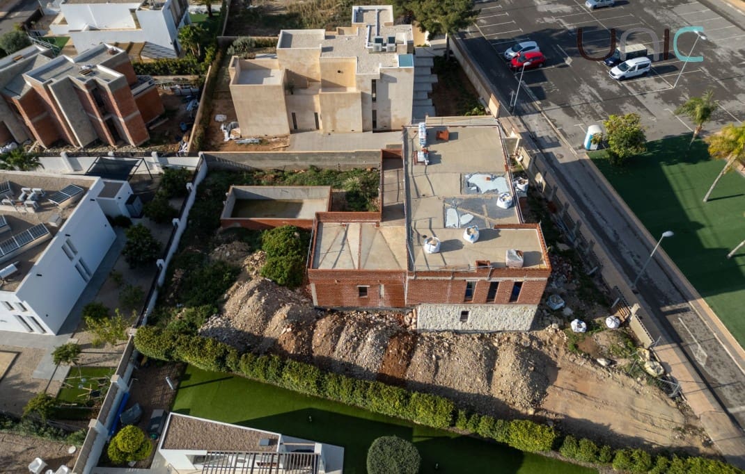 4 bedroom Villa for sale in La Nucia with pool - € 790,000 (Ref: 9694094)