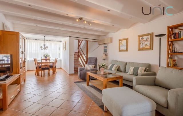 3 makuuhuone Omakotitalo myytävänä paikassa Albir, Alfaz del Pi / L'Alfàs del Pi mukana uima-altaan - 360 000 € (Ref: 9821608)