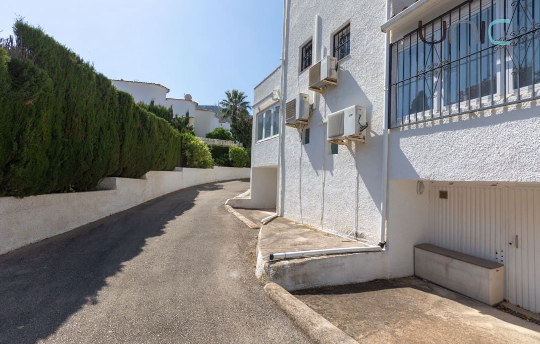 3 makuuhuone Omakotitalo myytävänä paikassa Albir mukana uima-altaan - 360 000 € (Ref: 9821608)