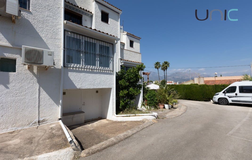 3 makuuhuone Omakotitalo myytävänä paikassa Albir mukana uima-altaan - 360 000 € (Ref: 9821608)