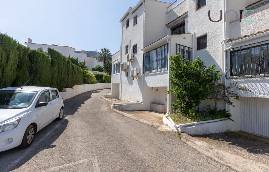 3 makuuhuone Omakotitalo myytävänä paikassa Albir mukana uima-altaan - 360 000 € (Ref: 9821608)