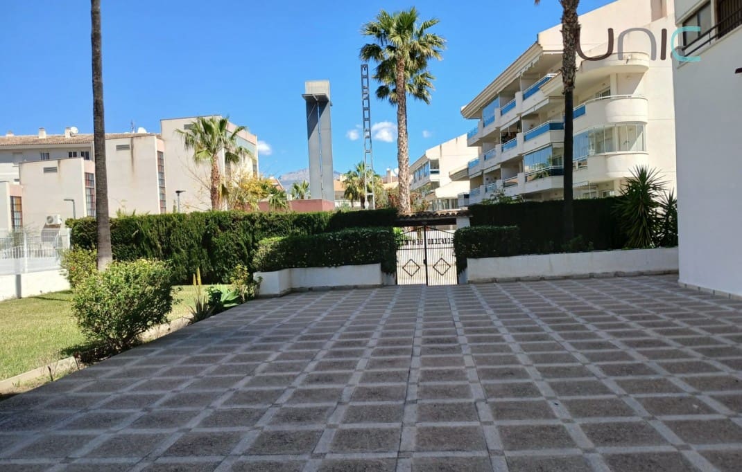2 bedroom Apartment for sale in Albir with pool - € 275,000 (Ref: 9863572)