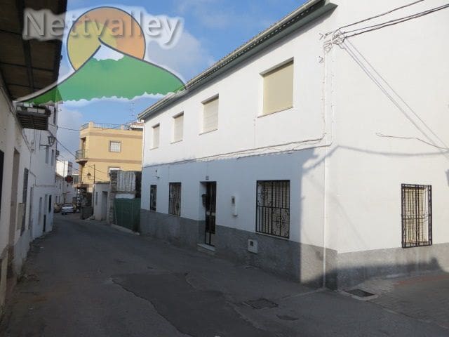 7 bedroom Townhouse for sale in Durcal with garage - € 298,000 (Ref: 10146324)
