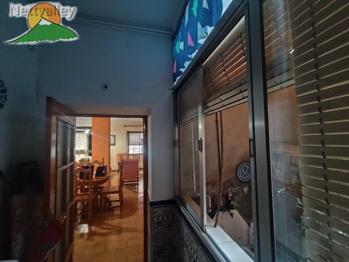 7 bedroom Townhouse for sale in Durcal with garage - € 298,000 (Ref: 10146324)