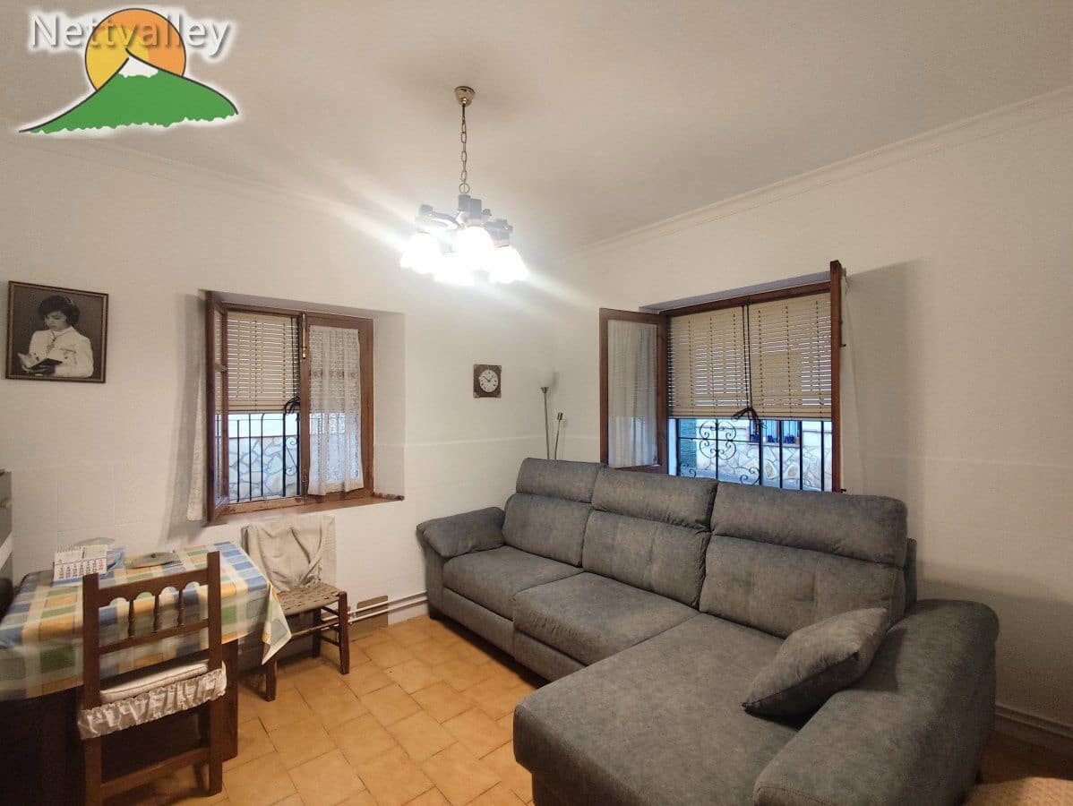 7 bedroom Townhouse for sale in Durcal with garage - € 298,000 (Ref: 10146324)