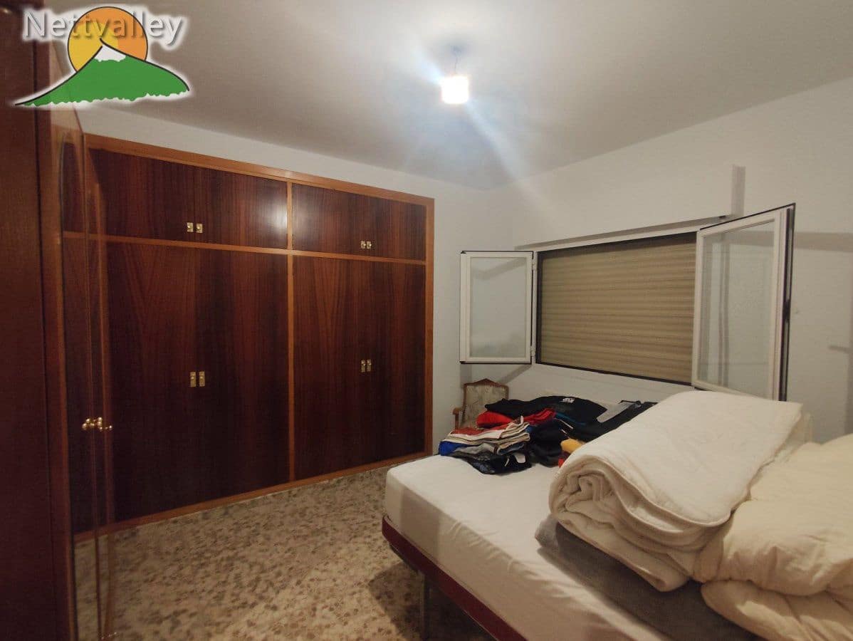 7 bedroom Townhouse for sale in Durcal with garage - € 298,000 (Ref: 10146324)