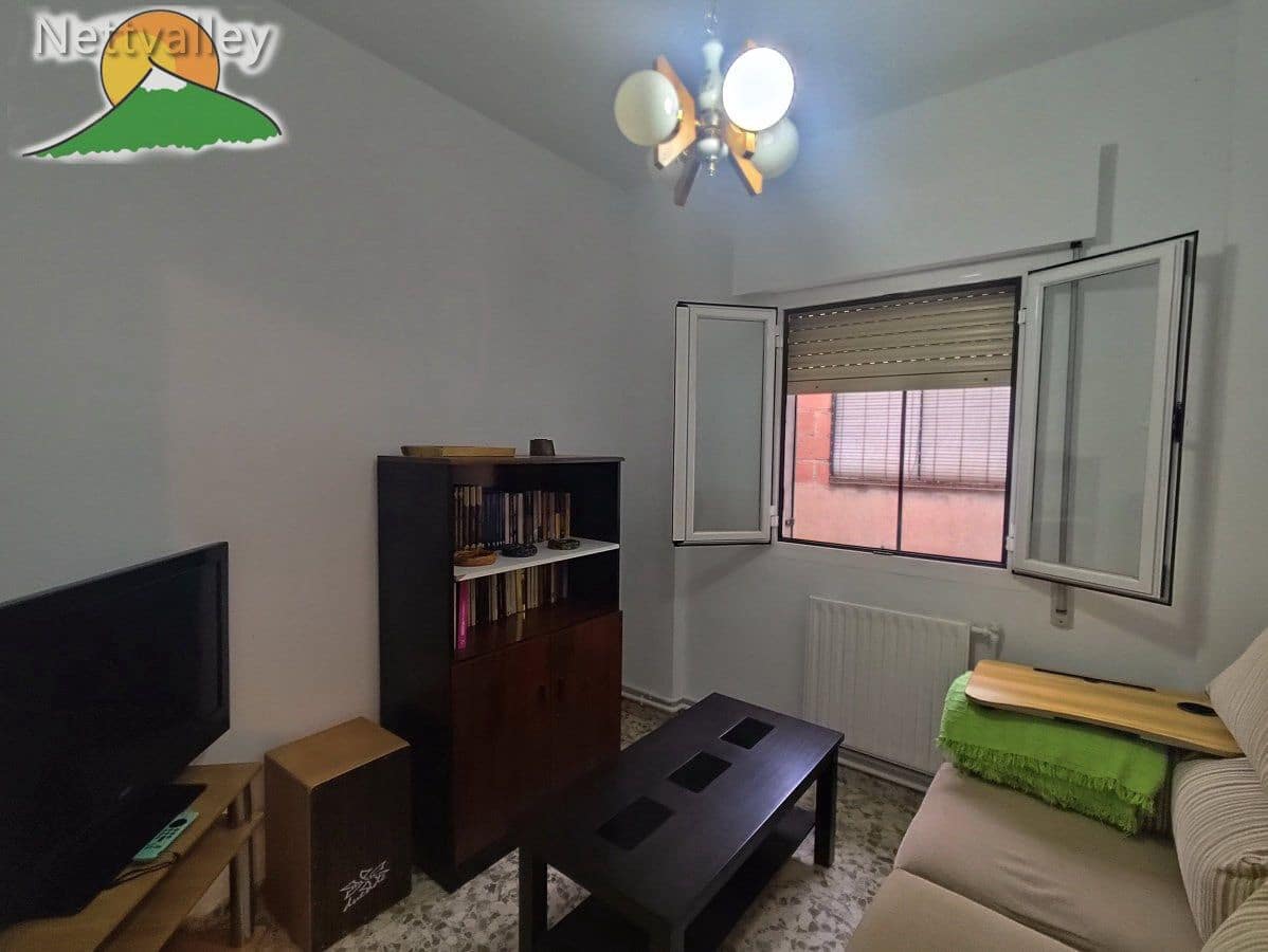 7 bedroom Townhouse for sale in Durcal with garage - € 298,000 (Ref: 10146324)