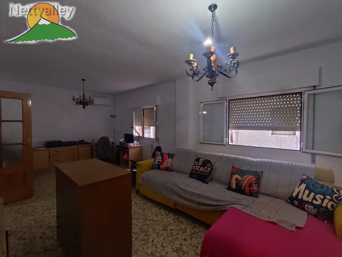 7 bedroom Townhouse for sale in Durcal with garage - € 298,000 (Ref: 10146324)