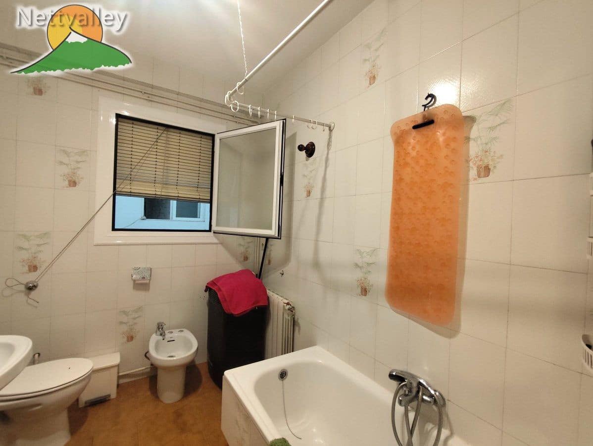 7 bedroom Townhouse for sale in Durcal with garage - € 298,000 (Ref: 10146324)
