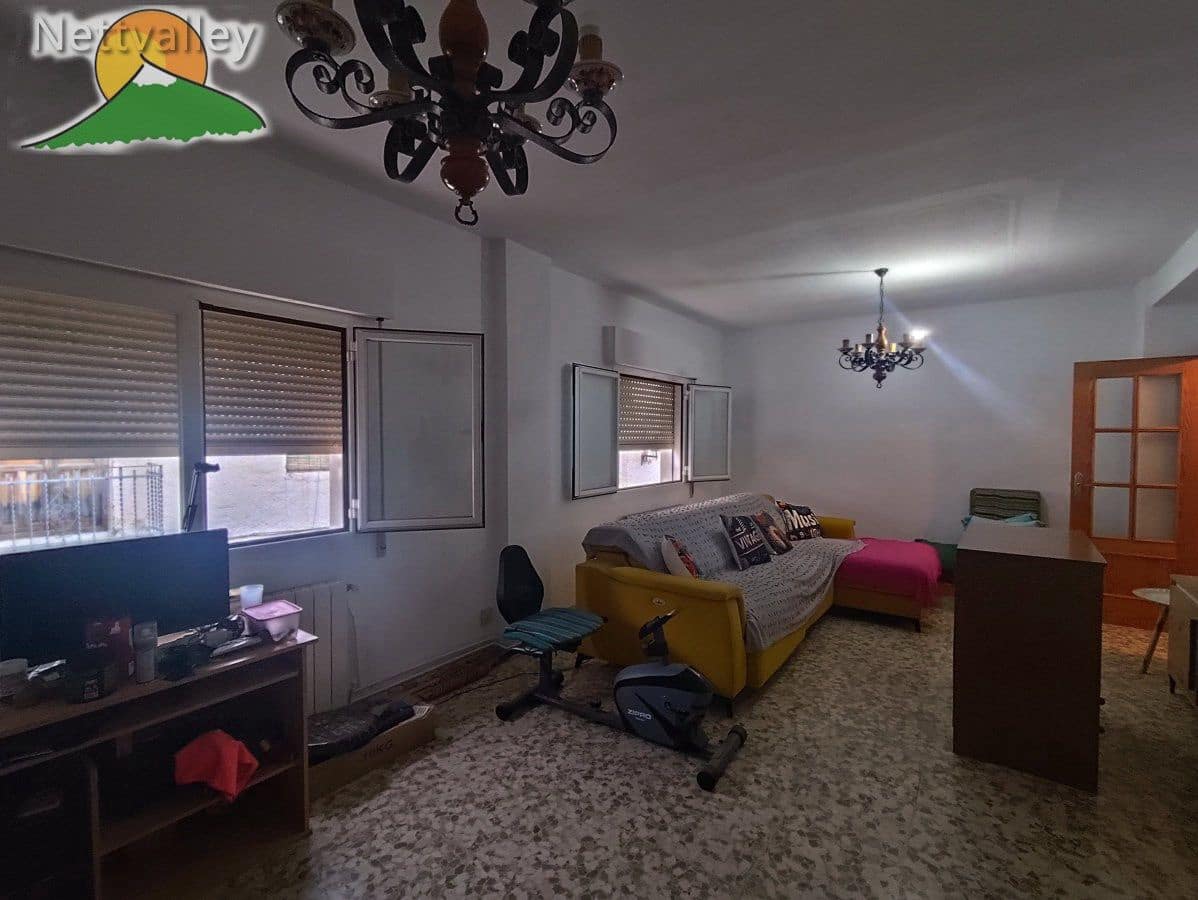 7 bedroom Townhouse for sale in Durcal with garage - € 298,000 (Ref: 10146324)