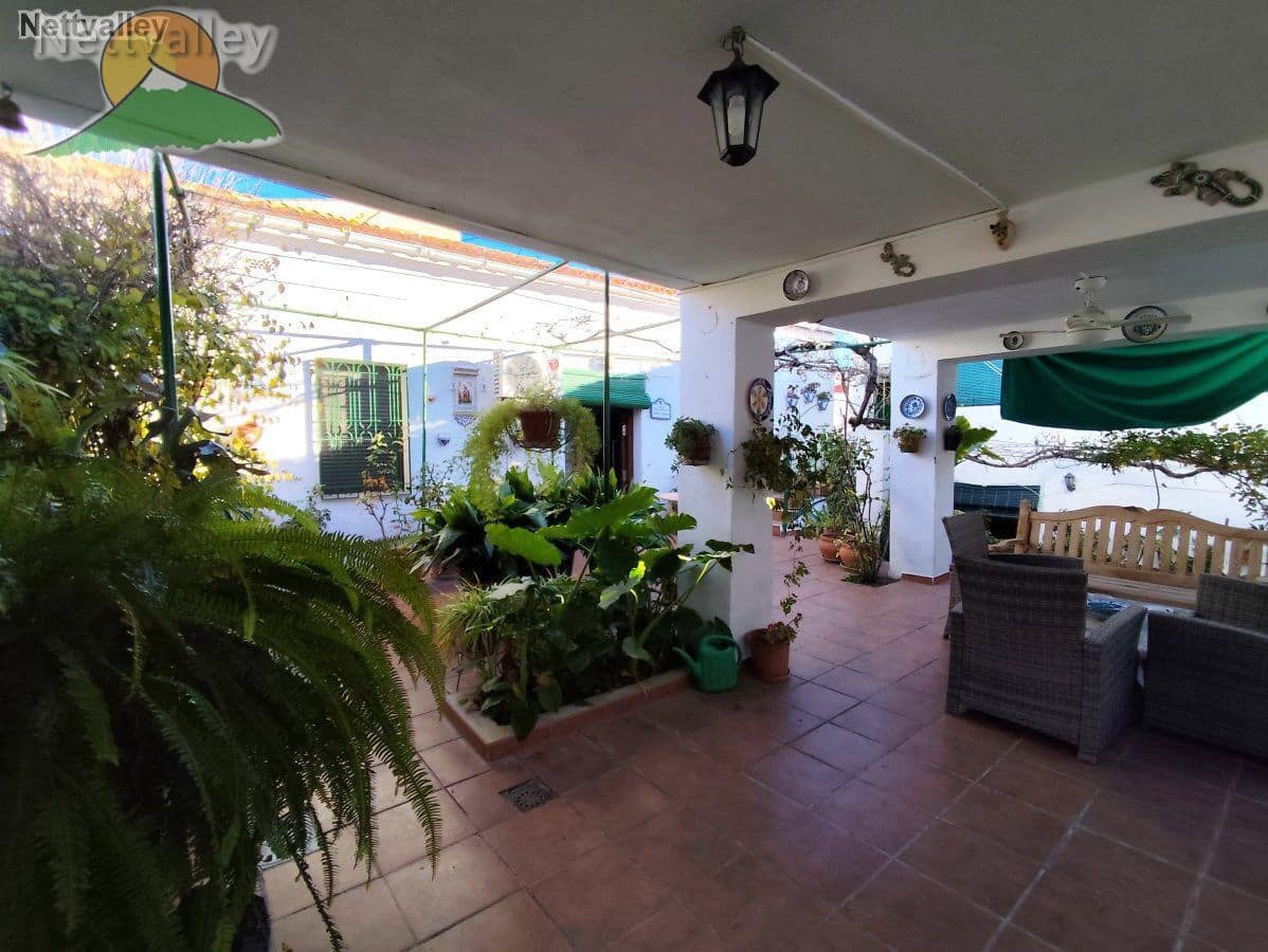 4 bedroom Townhouse for sale in Pinos del Valle with garage - € 191,200 (Ref: 9253655)