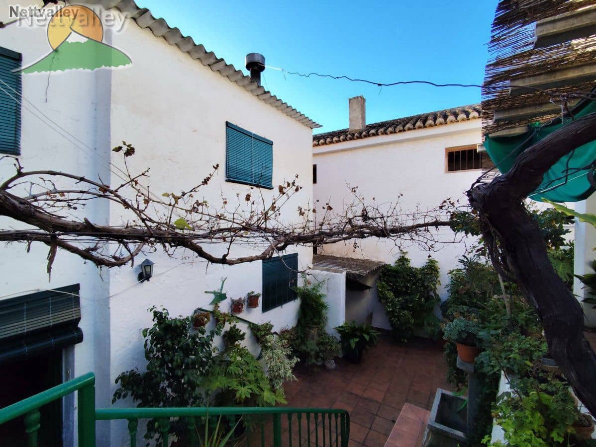 4 bedroom Townhouse for sale in Pinos del Valle with garage - € 191,200 (Ref: 9253655)