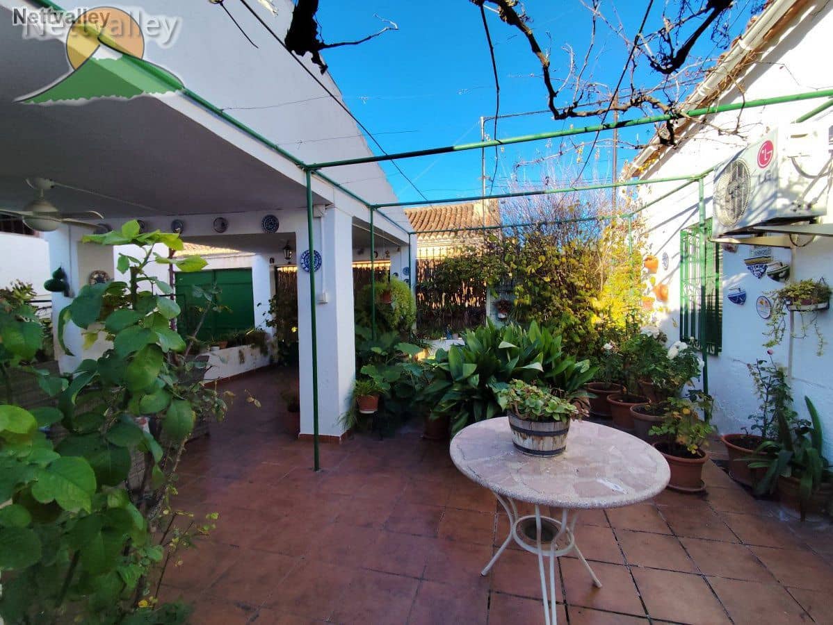 4 bedroom Townhouse for sale in Pinos del Valle with garage - € 191,200 (Ref: 9253655)