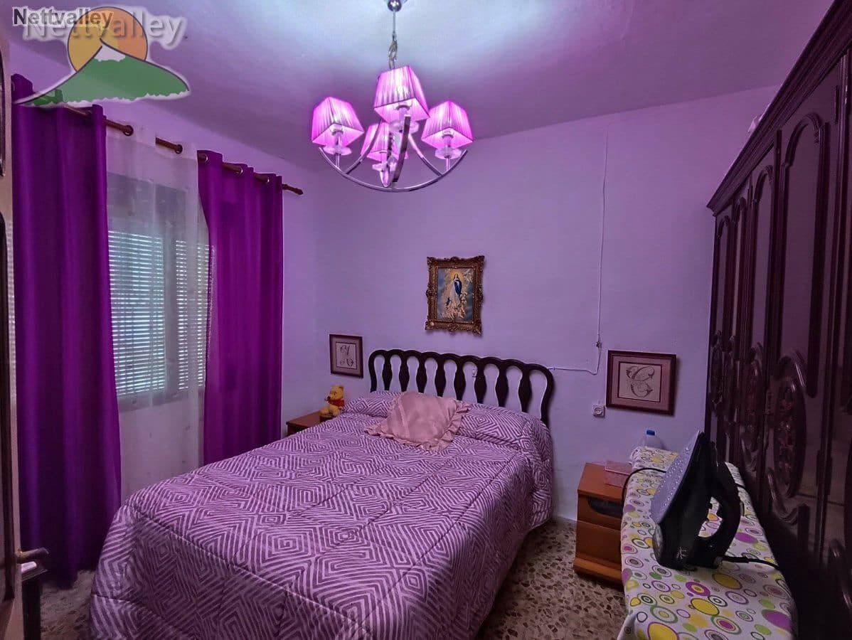 4 bedroom Townhouse for sale in Pinos del Valle with garage - € 191,200 (Ref: 9253655)