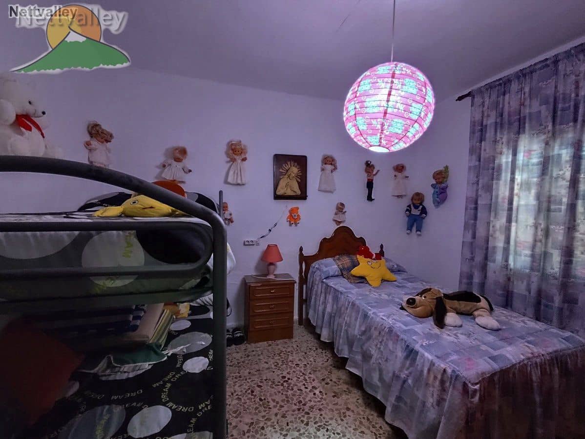 4 bedroom Townhouse for sale in Pinos del Valle with garage - € 191,200 (Ref: 9253655)