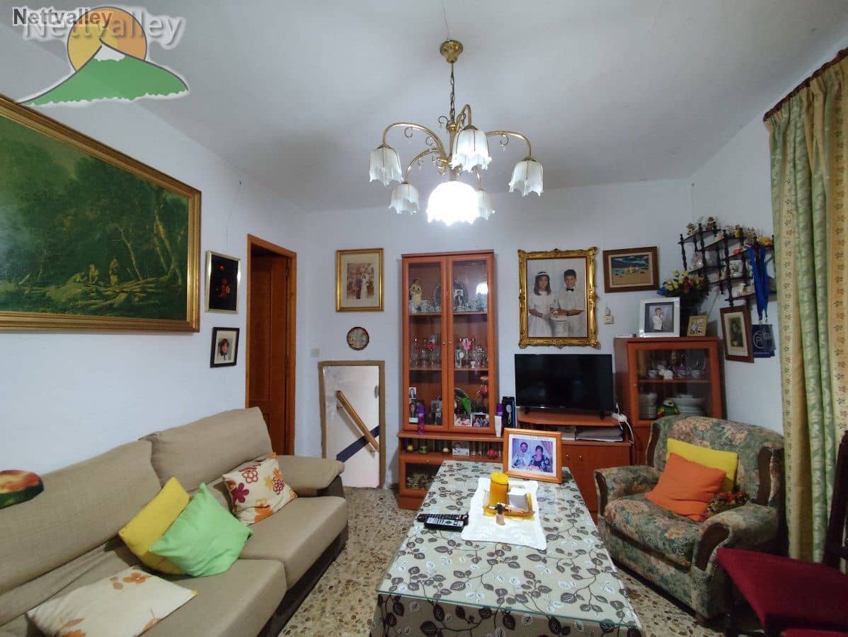 4 bedroom Townhouse for sale in Pinos del Valle with garage - € 191,200 (Ref: 9253655)