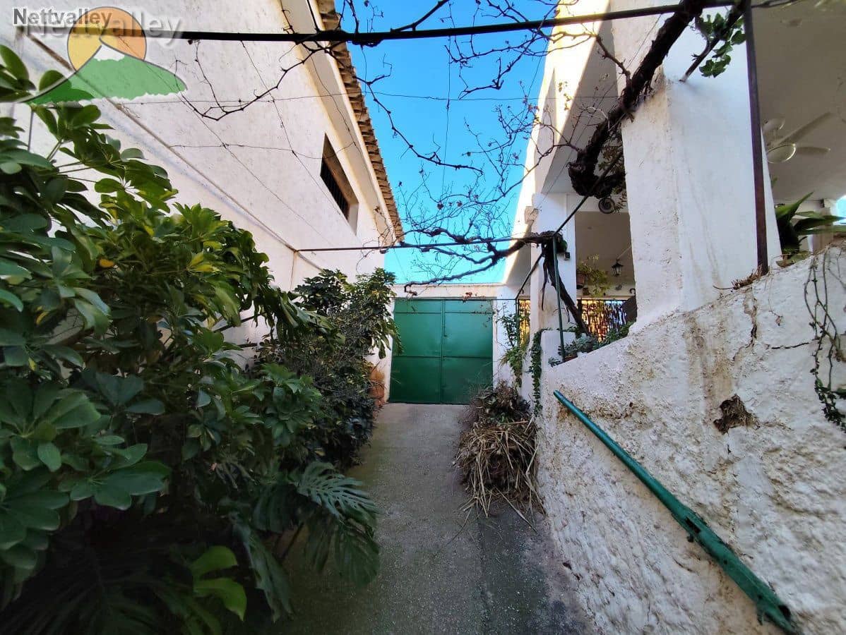 4 bedroom Townhouse for sale in Pinos del Valle with garage - € 191,200 (Ref: 9253655)