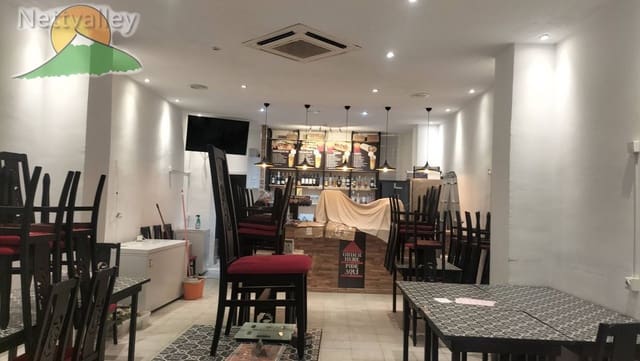 Komercyjne do wynajęcia w Pajaritos - Plaza de Toros, Miasto Grenada - 840 € (Ref: 9292300)