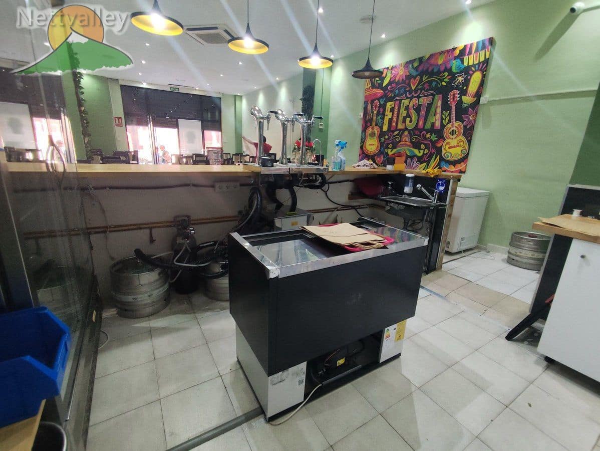 Erhverv til leje i Granada by - € 840 (Ref: 9292300)