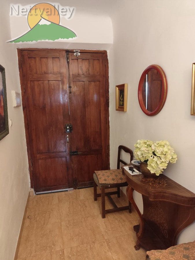 6 bedroom Townhouse for sale in Durcal with garage - € 250,000 (Ref: 9383196)